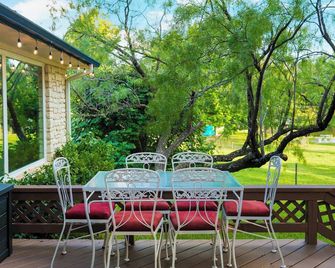 Waterside Dream - Waterfront Home On Lake Lbj - Kingsland - Innenhof