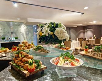 DoubleTree by Hilton Toronto Downtown - טורונטו - בופה