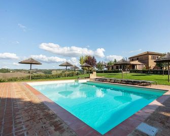 Farmhouse in Buonconvento - Buonconvento - Pool