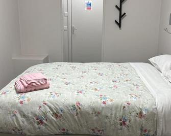 Central Hotel - Sutton-in-Ashfield - Bedroom