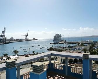 Hotel Tamasite - פוארטו דל רוזאריו - מרפסת