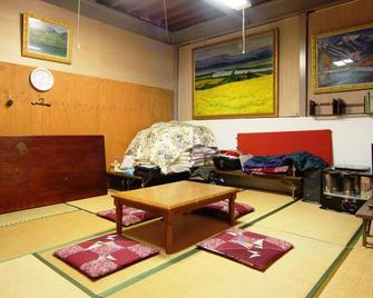Guesthouse Tomoshibi - Hostel - Matsumoto - Oturma odası