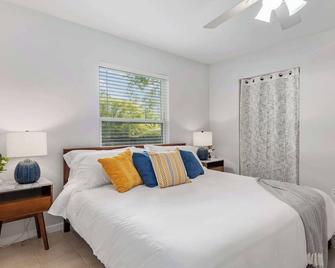 Serenity Terrace King Bed W Lounge & Coffee Bar - Alachua - Habitación