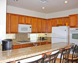 Walk to Coachella Festivals-Mountain & Creek Views-License #19078 - Indio - Kitchen