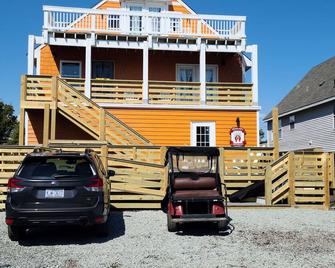 Red Beard's Retreat Suite 1 - Cozy, Private getaway 2 BR 1 Bath - Ocracoke - Bâtiment