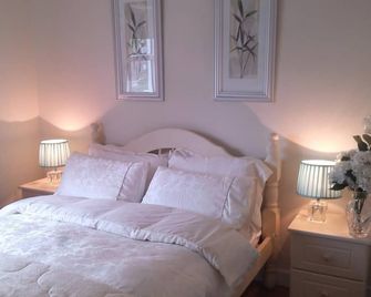 The Vee Guest Accommodation - ווטרפורד - חדר שינה