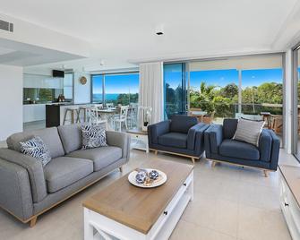 Elysee Beachside Apartments Alexandra Headland - Alexandra Headland - Living room