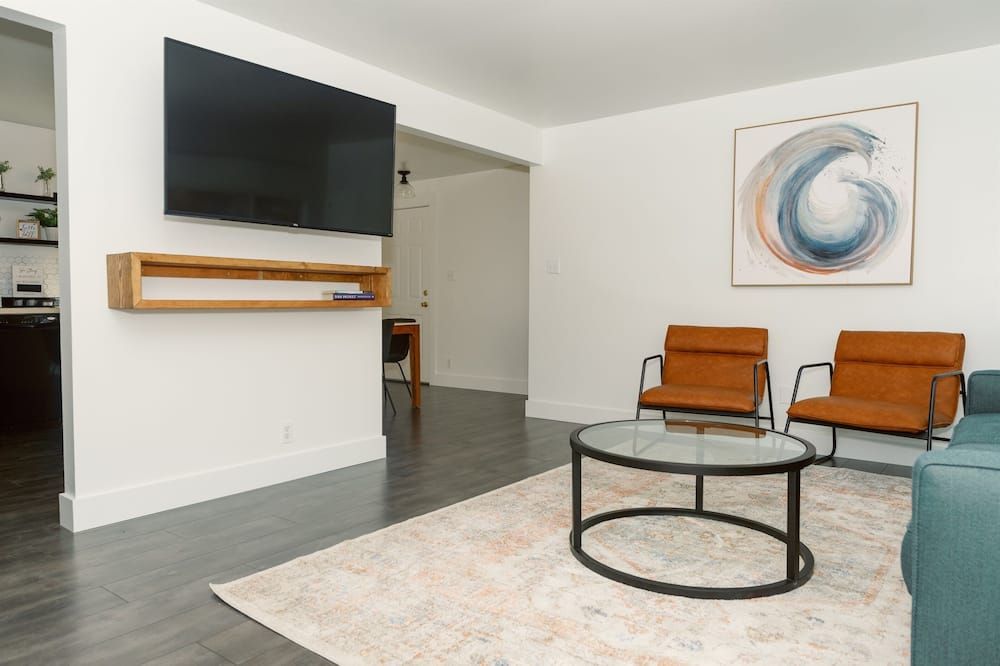 Spacious 3br Main Floor Unit Near USU and Downtown - Logan - Sala de estar