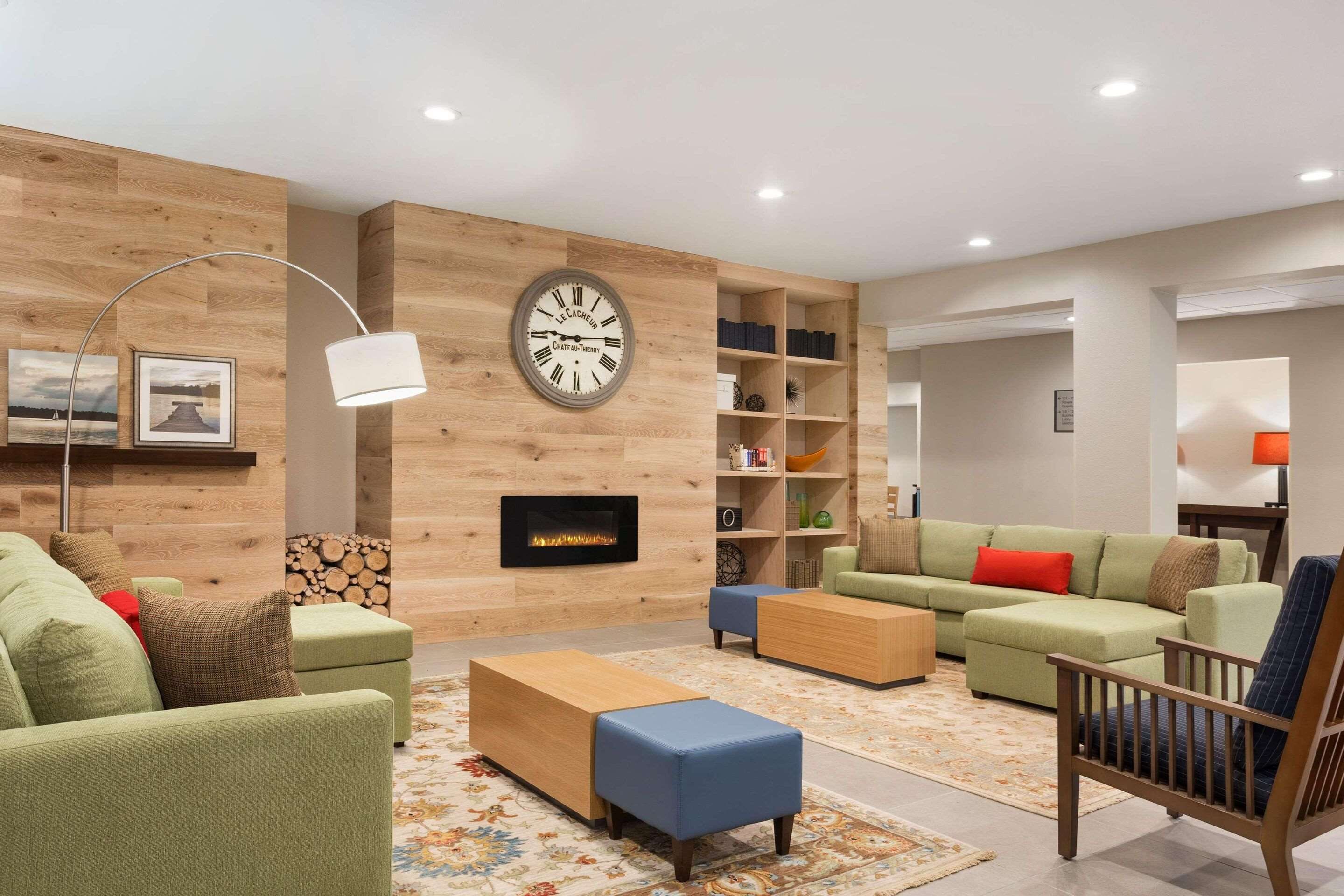 Lobby view of Country Inn & Suites by Radisson, Shreveport