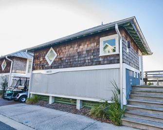 Marina view one bedroom cottage close to amenities on BHI. Walking distance to the NC lighthouse - Bald Head Island - Edificio
