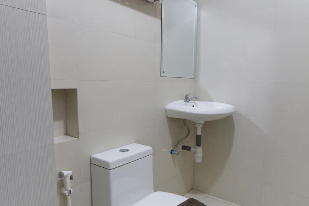 OYO 3309 Forrest Inn - Kediri - Bad