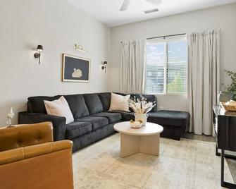 Incredible Golden Location Close to Red Rocks and School of Mines - Golden - Living room