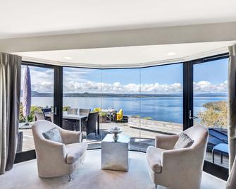 Serenity On Wakeman - Taupo - Living room