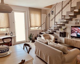 Cb House Tuscany - Pietrasanta - Salon