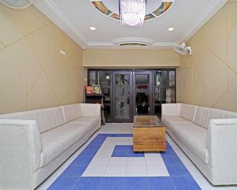 OYO 29345 Hotel Samrat - Durg - Lobby