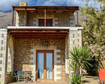 Holiday house with pool, large garden, idyllic and calm, wifi Triopetra, Crete - Akoumia - Edificio