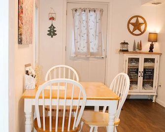 Cozy and clean newly remodeled property just off Main Street in Biwabik - Biwabik - Comedor