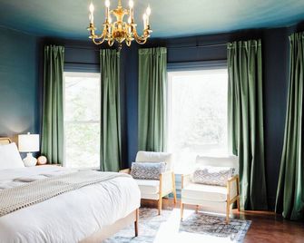 Cozy Luxe Retreat| High-End Design w/outdoor fire pit WI Dells, Cascade MT, Devils Lake - Baraboo - Ložnice