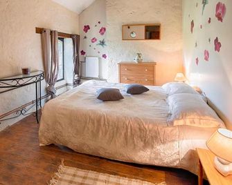 Holiday Home La Brijopa - Pouzauges - Habitación