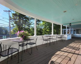 The Stowe Village Inn - סטואו - מרפסת