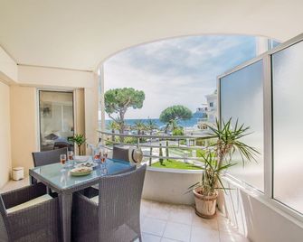 Sunlight Properties - 'Kahlua' - Cannes - Sea front - كان - شرفة