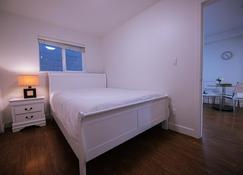 Spacious newly renovated 1 bedroom private home - North Vancouver - Chambre
