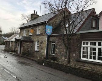 Trewern Arms Hotel - Newport - Edificio