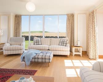 MILL DOWRIE - stunning barn conversion, 4 bedroom, ideal for families & friends - Gordon - Living room