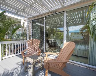 Beach Living At Island Pine Villas Blaw - George Town - Patio
