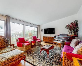 Pacific Prairie - Woodinville - Living room