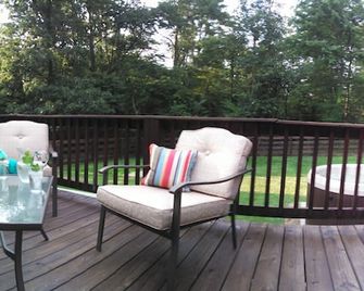 The Great Escape - Near Everything Yet Off The Beaten Path - Shenandoah - Balcony