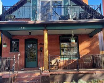 Cute/Cozy Basement Apartment in Old Denver’s Hip Cheeseman Park neighborhood! - Denver - Building