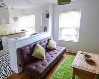 Flat 3 - Bridlington - Living room