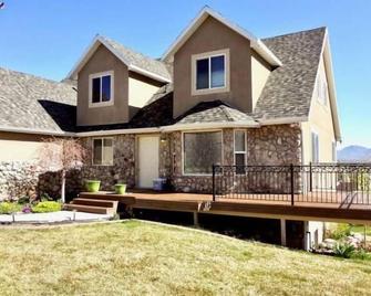 Sleeps 20! Rare Family Friendly House. - Payson - Building