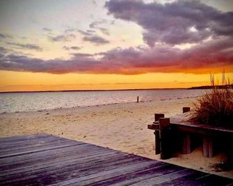 Modern Farmhouse Steps to Beach and Love Lane - Mattituck - Praia