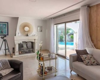Villa De Los Osos - Huge 35 Percent Off November Special - 3min Walk To The Beach & Club De Golf Playa Serena, Entire House, Chalet With Xxl Private Pool & Gym - Roquetas de Mar - Salon