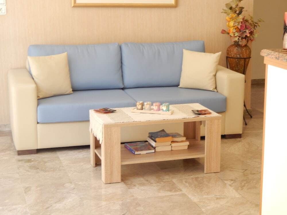 Hotel Kyani Akti & Angelos Apartments - Tolo - Living room