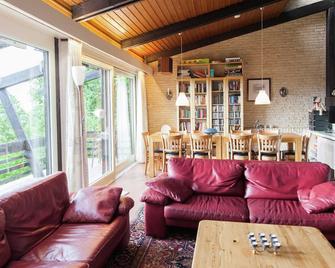 Modern Holiday Home Near Forest in Kleinich - Bernkastel-Kues - Pokój dzienny
