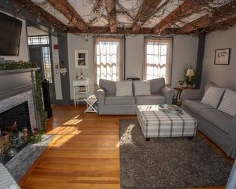 1785 Boutique Hotel · The 1785 Award Winning Inn, Amazing Views, Pool - North Conway - Huiskamer