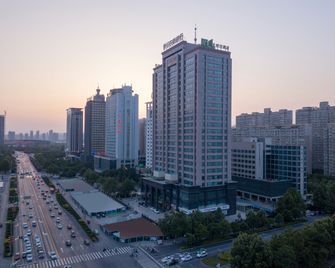 Holiday Inn Express Luoyang City Center By IHG - Luoyang - Building