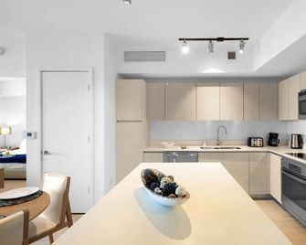 Infinite View - Balcony- Amazing Pool- Near Beach - Hallandale Beach - Keuken