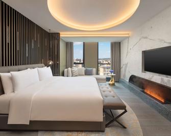 دبل تري باي هيلتون كنمينج أيربورت - كونمينغ - غرفة نوم