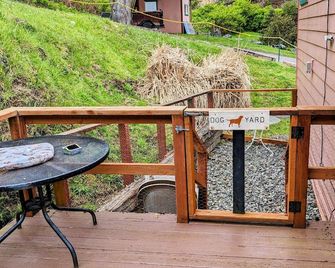 a Cozy Little Cottage with the Nice View of the Surroundings - Gold Beach - Balkon