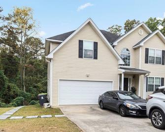 Charming 2bd/1bth Home Near Atlanta Airport - Union City - Edificio