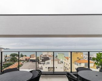 VFR - Estudios proximos da praia de Bombas - Bombinhas - Balcony