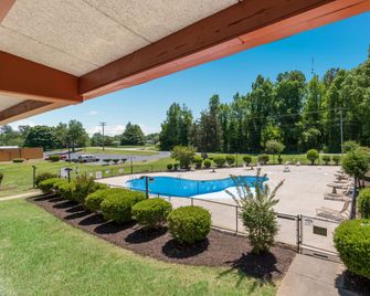 Econo Lodge High Point - Archdale - High Point - Piscina