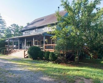 Jewel of the Woods - Clayton - Building