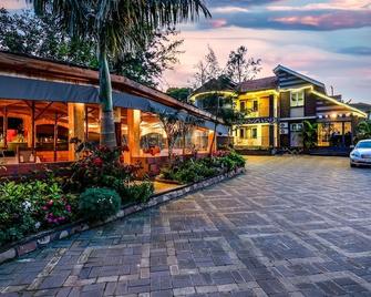 Saffron Beach Bistro & cottages - Entebbe - Recepción