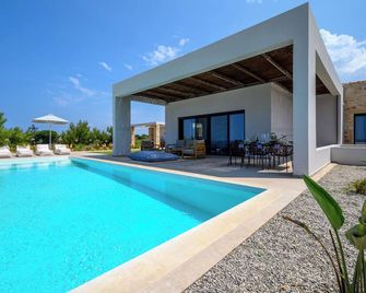 Villa with private infinity pool, sea view & sunset. Nobus Villas 1 - Marathopolis - Pool