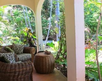 Villa Marine Holiday Apartments Cairns - Cairns - Terasa